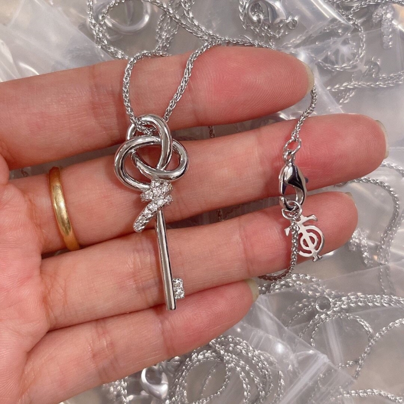 T*f*ny necklaces